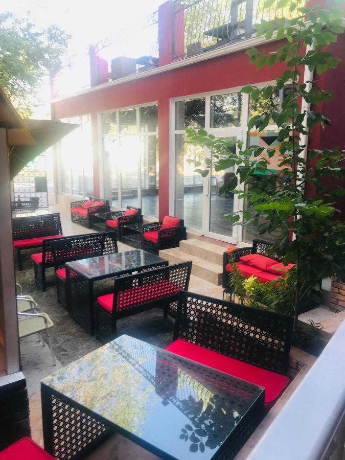 Lucky Fox Hotel Atyraū Екстериор снимка